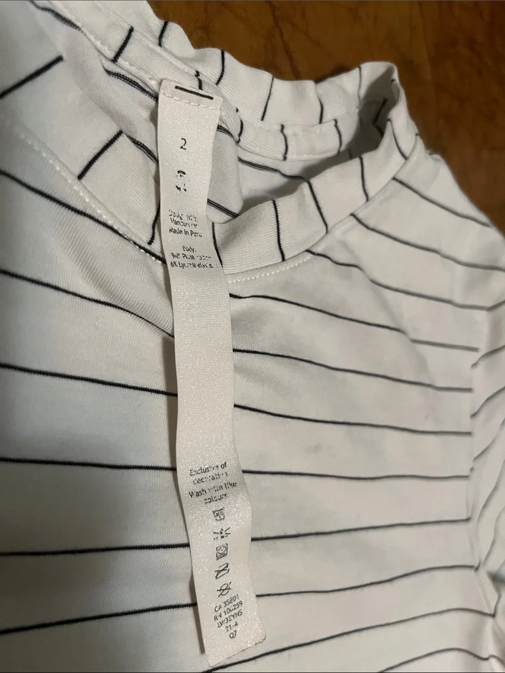 lululemon athletica White Short Sleeve Tee with Navy Pinstripes Sz 2